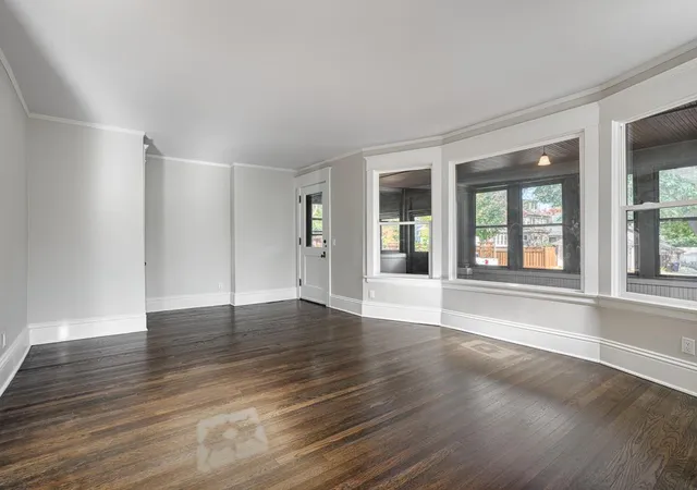 Photo 4 of House for sale at 203 Chatsworth St S, Saint Paul, MN 55105 | MLS# 7162823 | Listing updated on 2026-10-22