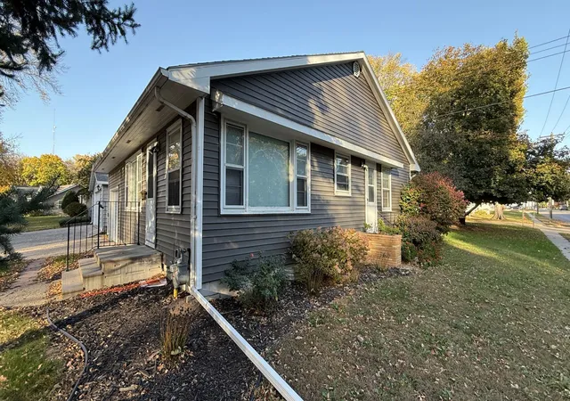 Photo 3 of Single family home for sale at 502 N 10th Street, Montevideo, MN 56265 | MLS# 7162824 | Listing updated on 2026-10-21