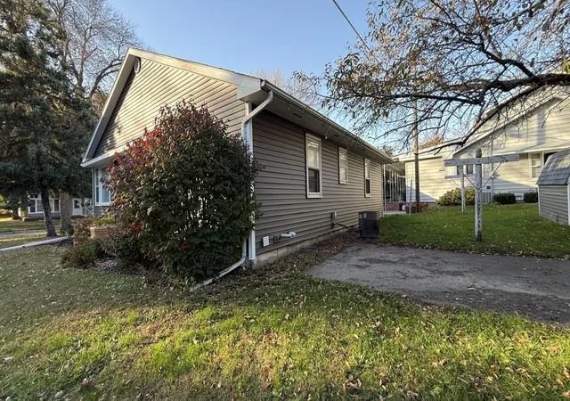 Photo 4 of Single family home for sale at 502 N 10th Street, Montevideo, MN 56265 | MLS# 7162824 | Listing updated on 2026-10-21