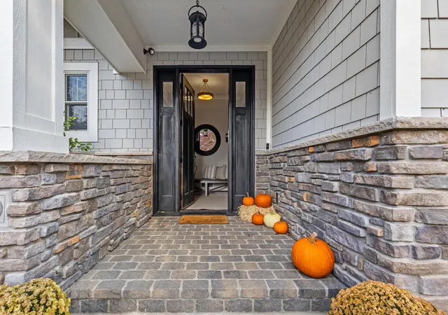 Photo 4 of Single family home for sale at 20750 Parkview Ln, Excelsior, MN 55331 | MLS# 7162838 | Listing updated on 2026-10-31