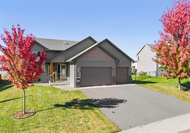 Photo 2 of Single family home for sale at 1833 Lincoln St, Cambridge, MN 55008 | MLS# 7162853 | Listing updated on 2026-10-23