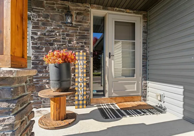 Photo 3 of Single family home for sale at 1833 Lincoln St, Cambridge, MN 55008 | MLS# 7162853 | Listing updated on 2026-10-23