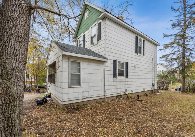 Photo 4 of Single family home for sale at 760 Minnehaha Ave E, Saint Paul, MN 55106 | MLS# 7162870 | Listing updated on 2026-10-21