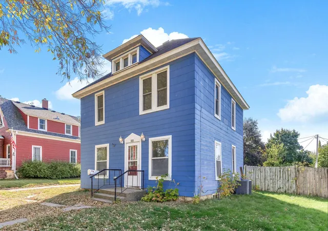 Photo 2 of Single family home for sale at 1521 W 6th Street, Red Wing, MN 55066 | MLS# 7162888 | Listing updated on 2026-10-23