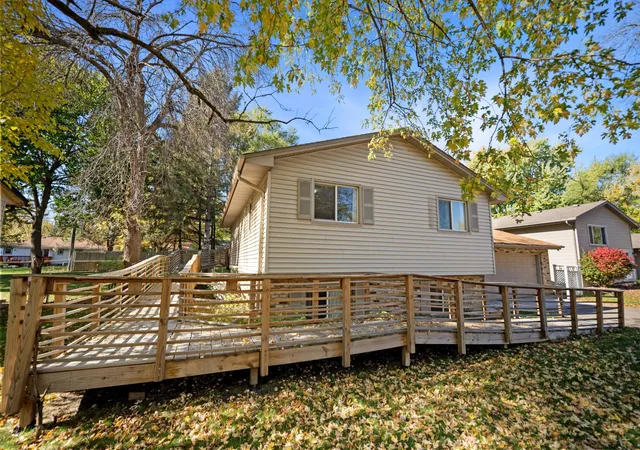 Photo 3 of Single family home for sale at 6517 Edgewood Ave N, Minneapolis, MN 55428 | MLS# 7162922 | Listing updated on 2026-10-23