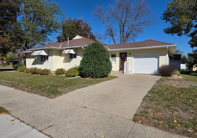 Photo 2 of Single family home for sale at 201 Walnut Ave N, Canby, MN 56220 | MLS# 7162928 | Listing updated on 2026-10-22