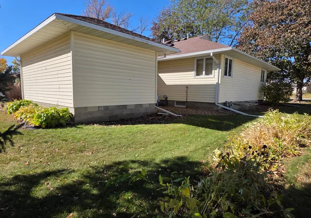 Photo 3 of Single family home for sale at 201 Walnut Ave N, Canby, MN 56220 | MLS# 7162928 | Listing updated on 2026-10-22