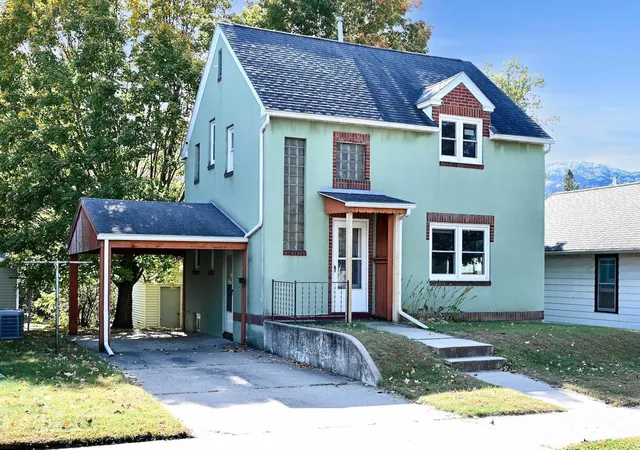Photo 1 of Single family home for sale at 807 W Mark St, Winona, MN 55987 | MLS# 7162936 | Listing updated on 2026-10-22