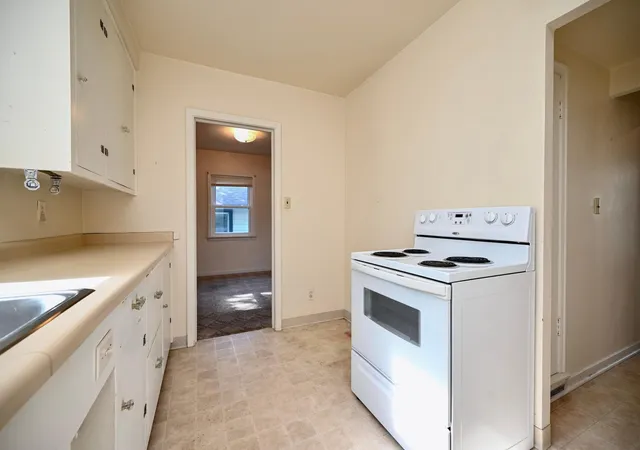Photo 3 of Single family home for sale at 807 W Mark St, Winona, MN 55987 | MLS# 7162936 | Listing updated on 2026-10-22