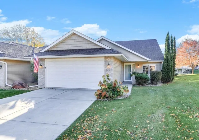 Photo 2 of Single family home for sale at 1508 Carleton Dr, Hastings, MN 55033 | MLS# 7162954 | Listing updated on 2026-10-22