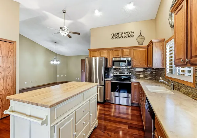 Photo 4 of Single family home for sale at 1508 Carleton Dr, Hastings, MN 55033 | MLS# 7162954 | Listing updated on 2026-10-22