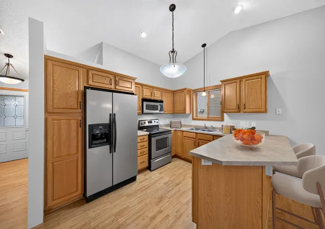 Photo 3 of Single family home for sale at 868 Southern Ridge Dr Sw, Rochester, MN 55902 | MLS# 7163029 | Listing updated on 2026-10-23