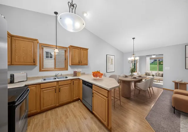 Photo 4 of Single family home for sale at 868 Southern Ridge Dr SW, Rochester, MN 55902 | MLS# 7163029 | Listing updated on 2026-10-23