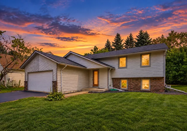 Photo 1 of Single family home for sale at 8026 173rd Street W, Lakeville, MN 55044 | MLS# 7163033 | Listing updated on 2026-10-22