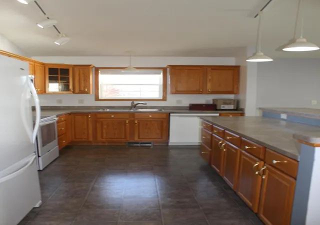 Photo 4 of Townhouse for sale at 667 Marsh Dr, Delano, MN 55328 | MLS# 7163040 | Listing updated on 2026-10-23