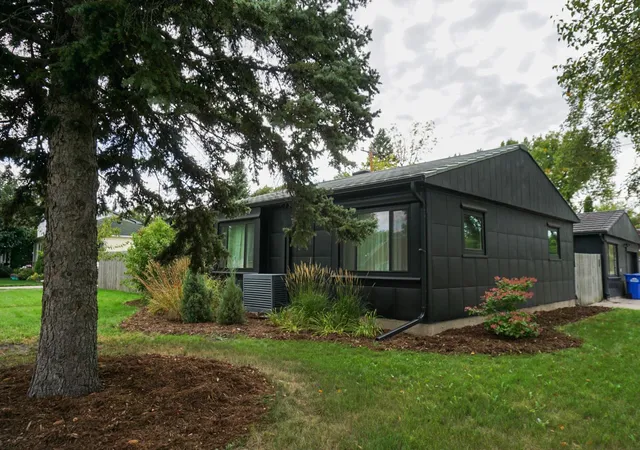Photo 3 of Single family home for sale at 1501 5th Street S, Fargo, ND 58103 | MLS# 7163047 | Listing updated on 2026-10-24