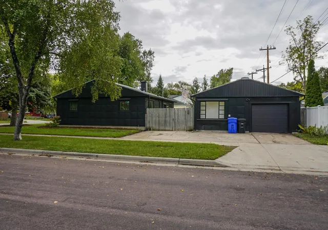 Photo 3 of Single family home for sale at 1501 5th Street S, Fargo, ND 58103 | MLS# 7163047 | Listing updated on 2026-10-24