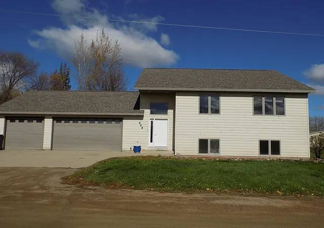 Photo 1 of Single family home for sale at 559 E 11th Street, Gibbon, MN 55335 | MLS# 7163049 | Listing updated on 2026-10-22