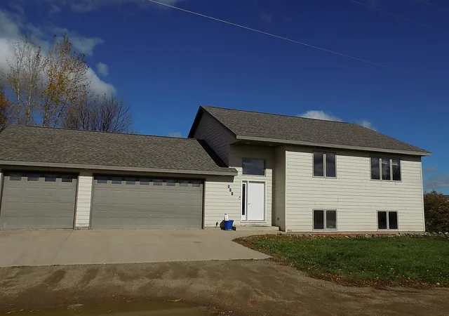 Photo 2 of Single family home for sale at 559 E 11th Street, Gibbon, MN 55335 | MLS# 7163049 | Listing updated on 2026-10-22