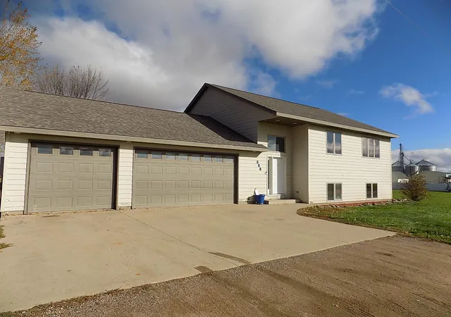 Photo 3 of Single family home for sale at 559 E 11th Street, Gibbon, MN 55335 | MLS# 7163049 | Listing updated on 2026-10-22