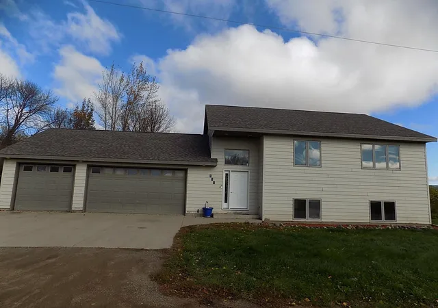 Photo 3 of Single family home for sale at 559 E 11th Street, Gibbon, MN 55335 | MLS# 7163049 | Listing updated on 2026-10-22