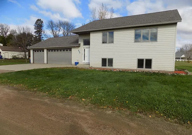 Photo 4 of Single family home for sale at 559 E 11th Street, Gibbon, MN 55335 | MLS# 7163049 | Listing updated on 2026-10-22