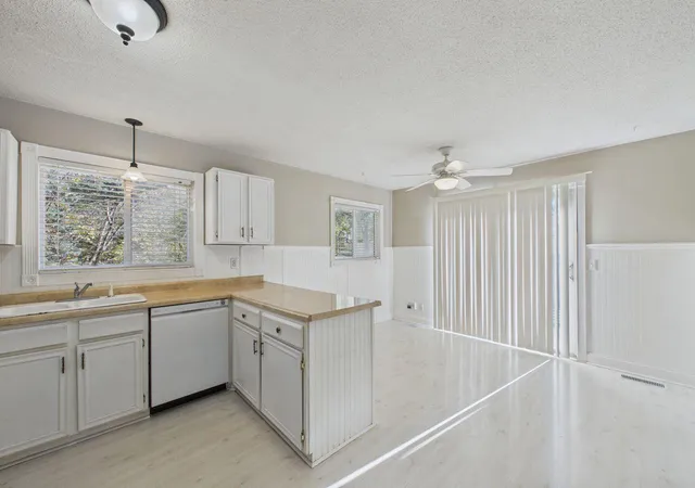 Photo 4 of Single family home for sale at 455 W Eagle Lake Dr, Maple Grove, MN 55369 | MLS# 7163060 | Listing updated on 2026-10-23