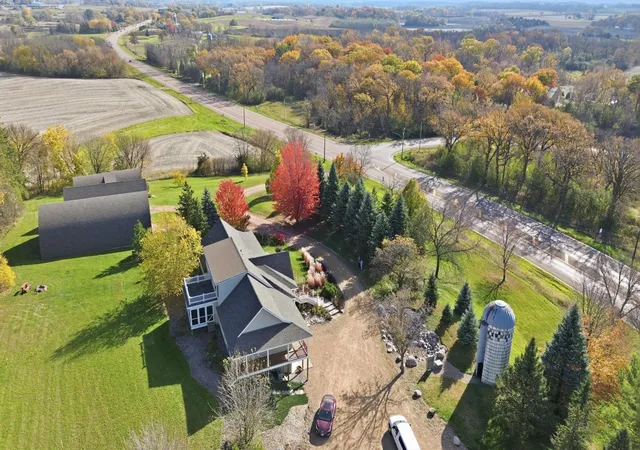 Photo 2 of Single family home for sale at 6250 County Rd 10, Chaska, MN 55318 | MLS# 7163089 | Listing updated on 2026-10-29