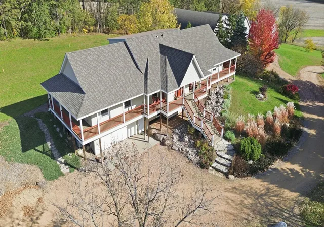 Photo 3 of Single family home for sale at 6250 County Rd 10, Chaska, MN 55318 | MLS# 7163089 | Listing updated on 2026-10-29