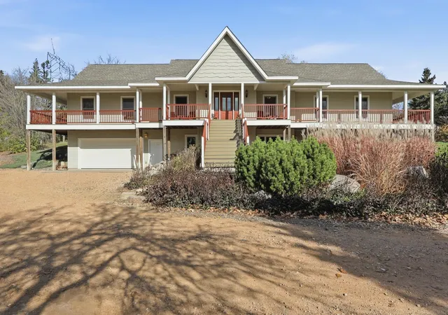 Photo 4 of Single family home for sale at 6250 County Rd 10, Chaska, MN 55318 | MLS# 7163089 | Listing updated on 2026-10-29
