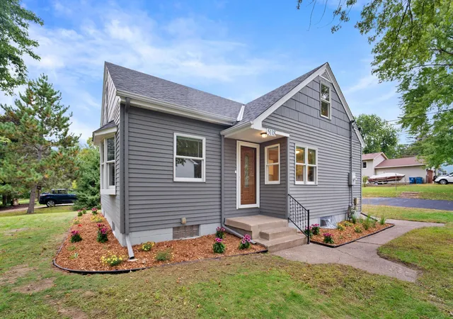 Photo 1 of Single family home for sale at 5118 Otter Lake Rd, Saint Paul, MN 55110 | MLS# 7163092 | Listing updated on 2026-10-22