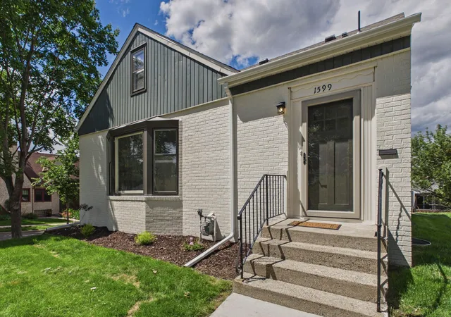 Photo 2 of Single family home for sale at 1599 Highland Pkwy, Saint Paul, MN 55116 | MLS# 7163106 | Listing updated on 2026-10-23