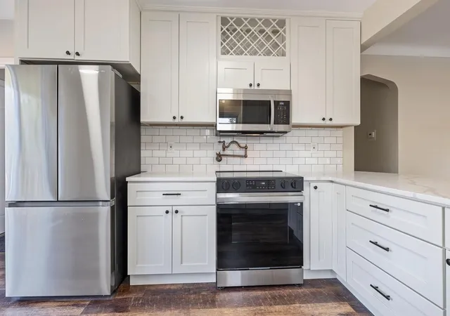 Photo 3 of Single family home for sale at 1599 Highland Pkwy, Saint Paul, MN 55116 | MLS# 7163106 | Listing updated on 2026-10-23