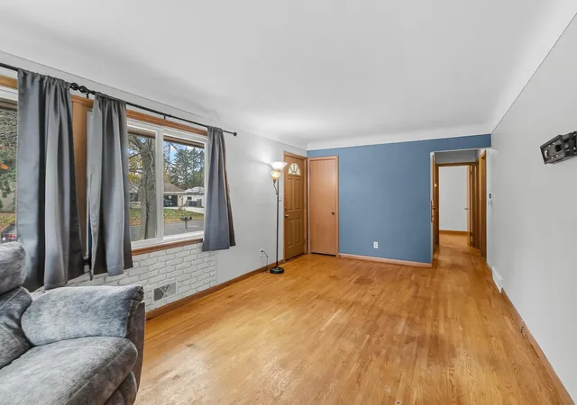 Photo 4 of Single family home for sale at 3730 Cranbrook Dr, Saint Paul, MN 55110 | MLS# 7163110 | Listing updated on 2026-10-29