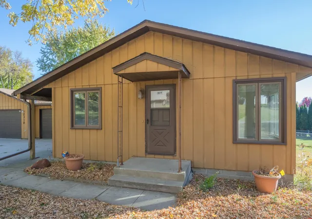 Photo 2 of Single family home for sale at 2310 Imperial Dr, Saint Cloud, MN 56301 | MLS# 7163133 | Listing updated on 2026-10-23