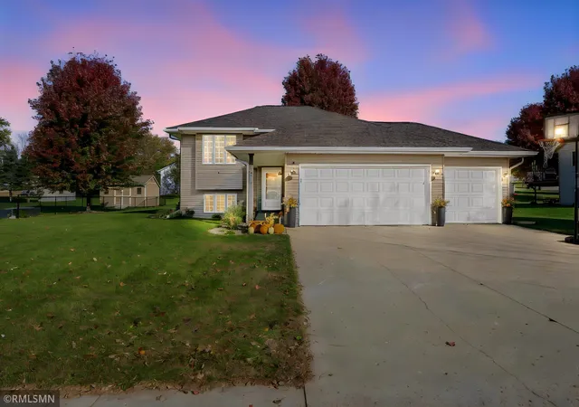 Photo 1 of Single family home for sale at 528 Le Sueur Ave, Eagle Lake, MN 56024 | MLS# 7163141 | Listing updated on 2026-10-24