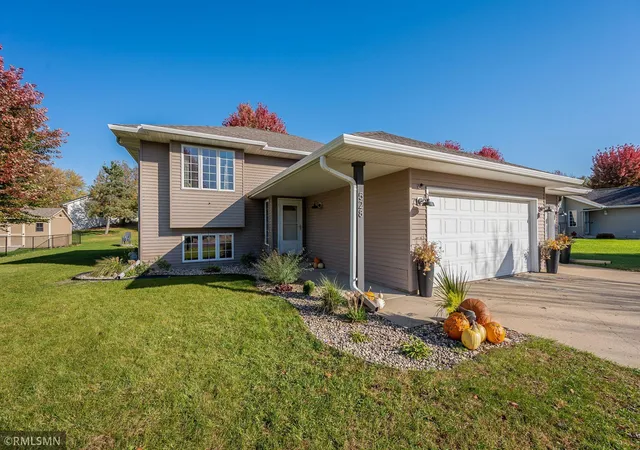Photo 2 of Single family home for sale at 528 Le Sueur Ave, Eagle Lake, MN 56024 | MLS# 7163141 | Listing updated on 2026-10-24