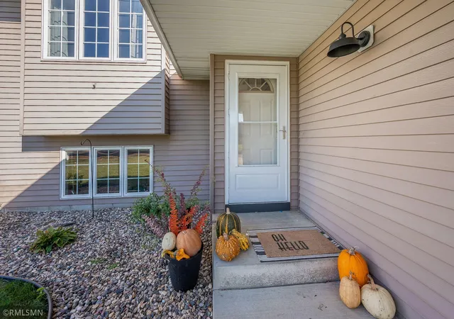 Photo 3 of Single family home for sale at 528 Le Sueur Ave, Eagle Lake, MN 56024 | MLS# 7163141 | Listing updated on 2026-10-24