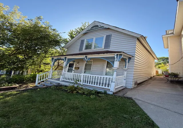 Photo 1 of Single family home for sale at 1010 Front Ave, Saint Paul, MN 55103 | MLS# 7163168 | Listing updated on 2026-10-23