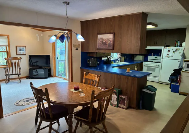 Photo 3 of Single family home for sale at 411 Thomas Hl Rd, Jackson, MN 56143 | MLS# 7163172 | Listing updated on 2026-10-22