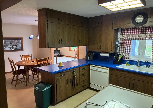 Photo 4 of Single family home for sale at 411 Thomas Hl Rd, Jackson, MN 56143 | MLS# 7163172 | Listing updated on 2026-10-22