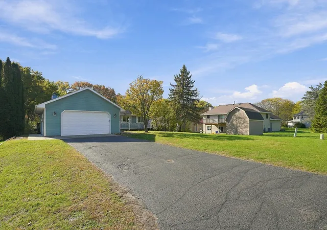 Photo 3 of Single family home for sale at 2508 Knoll Cir, Saint Paul, MN 55109 | MLS# 7163179 | Listing updated on 2026-10-23
