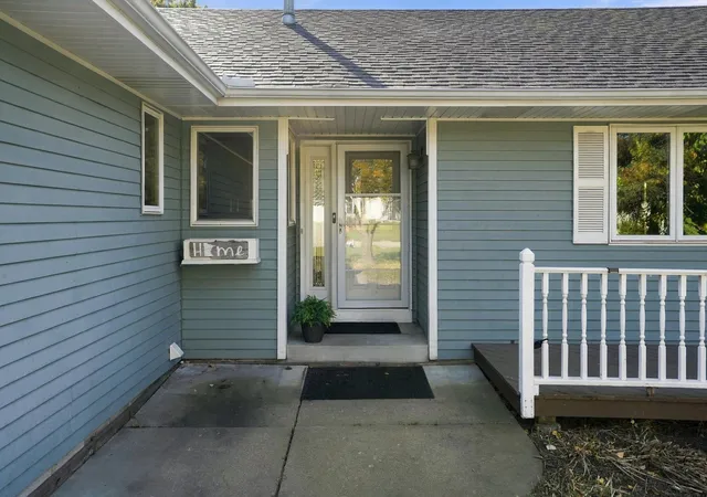 Photo 4 of Single family home for sale at 2508 Knoll Cir, Saint Paul, MN 55109 | MLS# 7163179 | Listing updated on 2026-10-29
