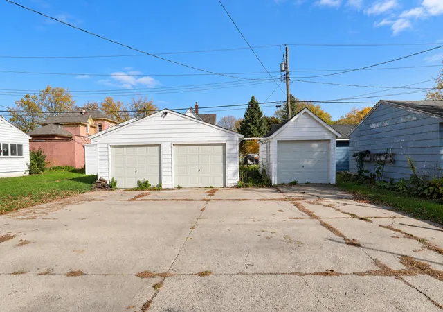 Photo 1 of Single family home for sale at 423 Walnut Ave S, Owatonna, MN 55060 | MLS# 7163206 | Listing updated on 2026-10-24