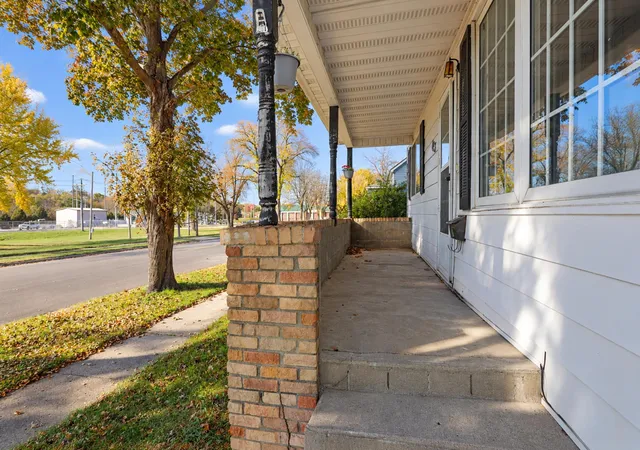 Photo 4 of Single family home for sale at 423 Walnut Ave S, Owatonna, MN 55060 | MLS# 7163206 | Listing updated on 2026-10-24