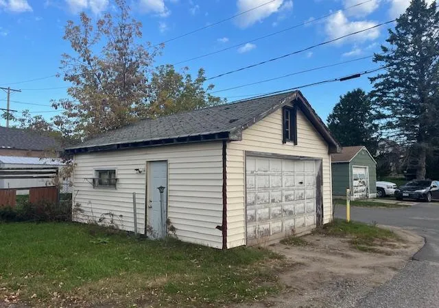 Photo 3 of Single family home for sale at 102 New York Ave W, Gilbert, MN 55741 | MLS# 7163207 | Listing updated on 2026-10-22