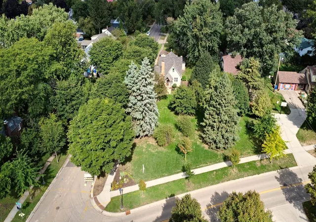 Photo 3 of Single family home for sale at 705 Wheelock Pkwy W, Saint Paul, MN 55117 | MLS# 7163240 | Listing updated on 2026-10-22