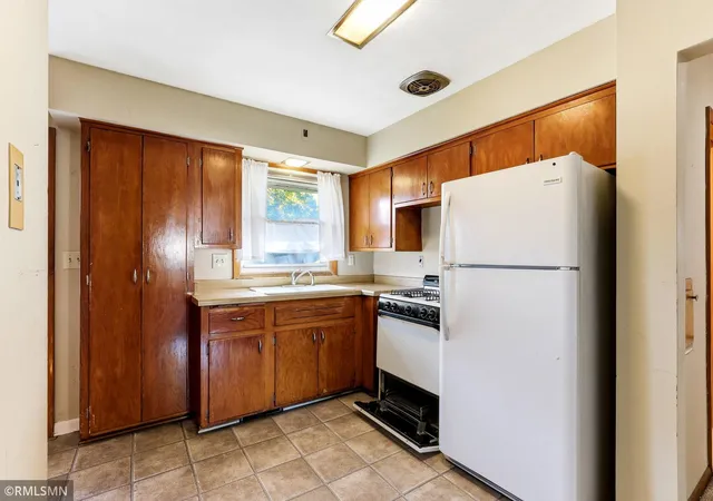 Photo 4 of House for sale at 1530 Reaney Ave, Saint Paul, MN 55106 | MLS# 7163258 | Listing updated on 2026-10-22