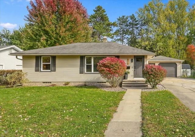 Photo 1 of Single family home for sale at 614 N Pearl St, River Falls, WI 54022 | MLS# 7163266 | Listing updated on 2026-10-28