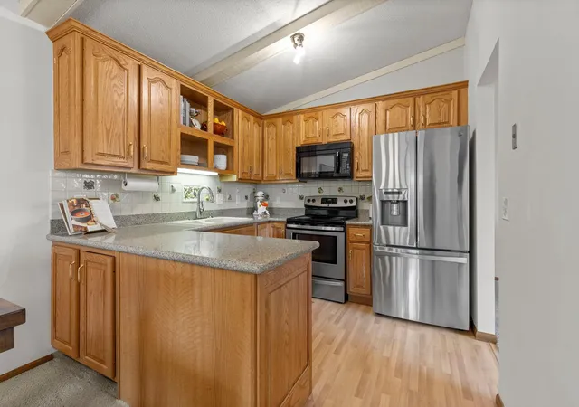 Photo 4 of Single family home for sale at 922 Sherwood Rd, Saint Paul, MN 55126 | MLS# 7163301 | Listing updated on 2026-10-28